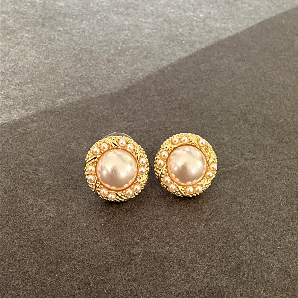 Elegant Gold and Pearl Stud Earrings